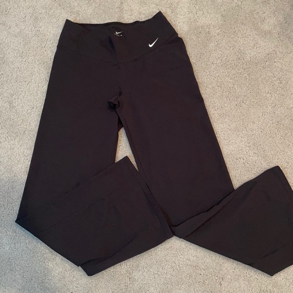 Women’s black Nike wide leg yoga pants. - Picture 1 of 9